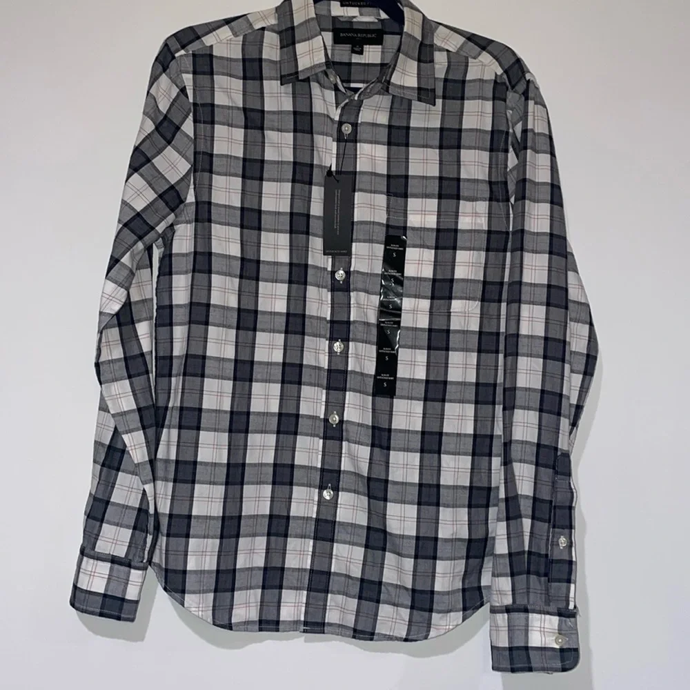 Banana Republic Black and White Casual Button Down Shirt - Picture 3 of 4